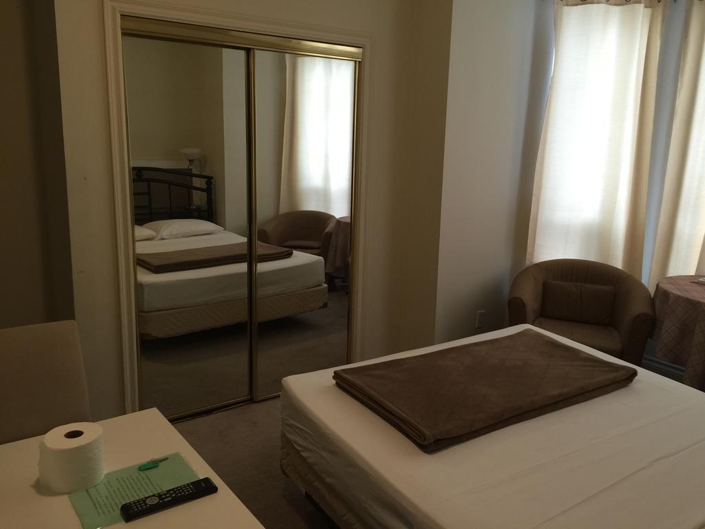 Adas Guesthouse Toronto Room photo