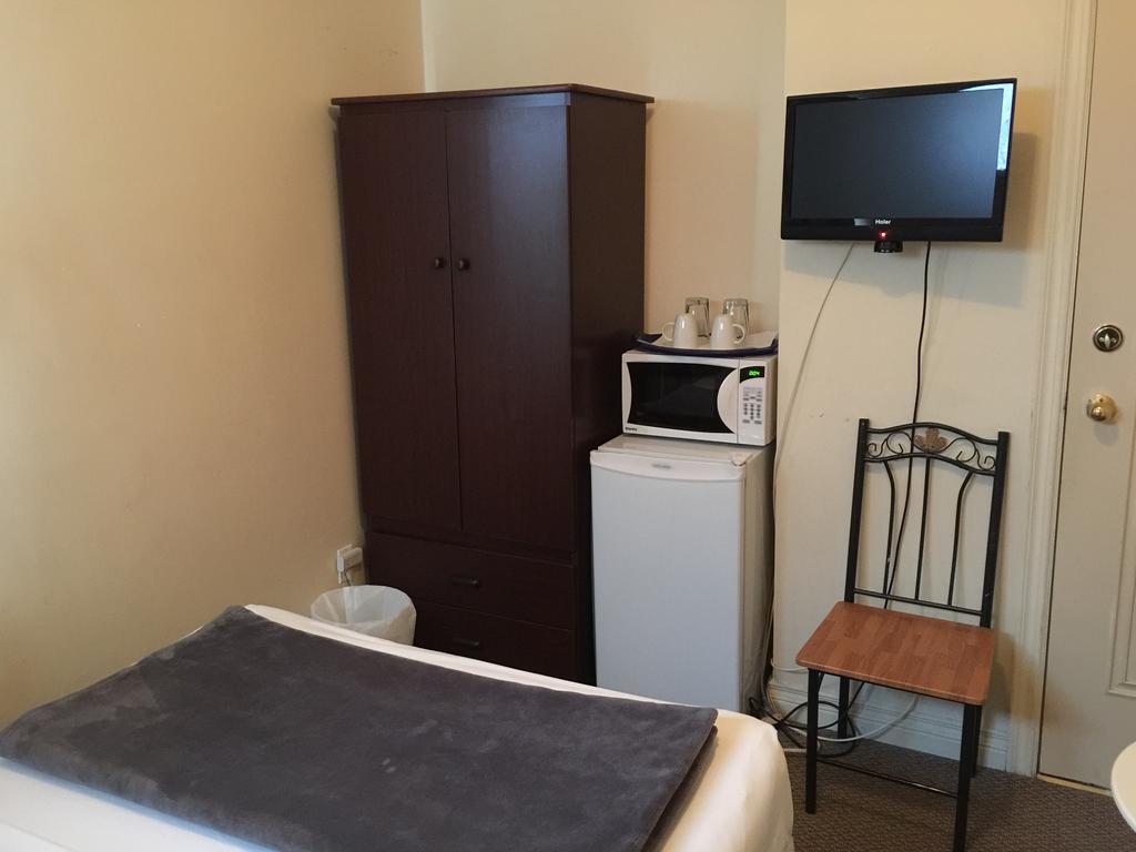 Adas Guesthouse Toronto Room photo