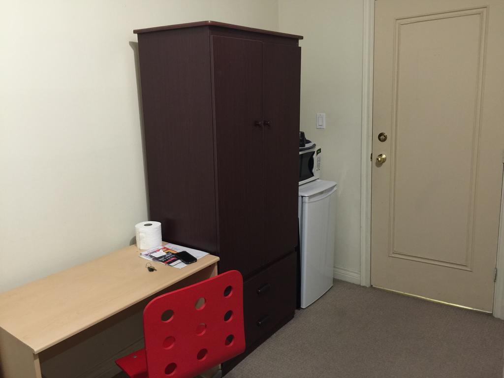Adas Guesthouse Toronto Room photo